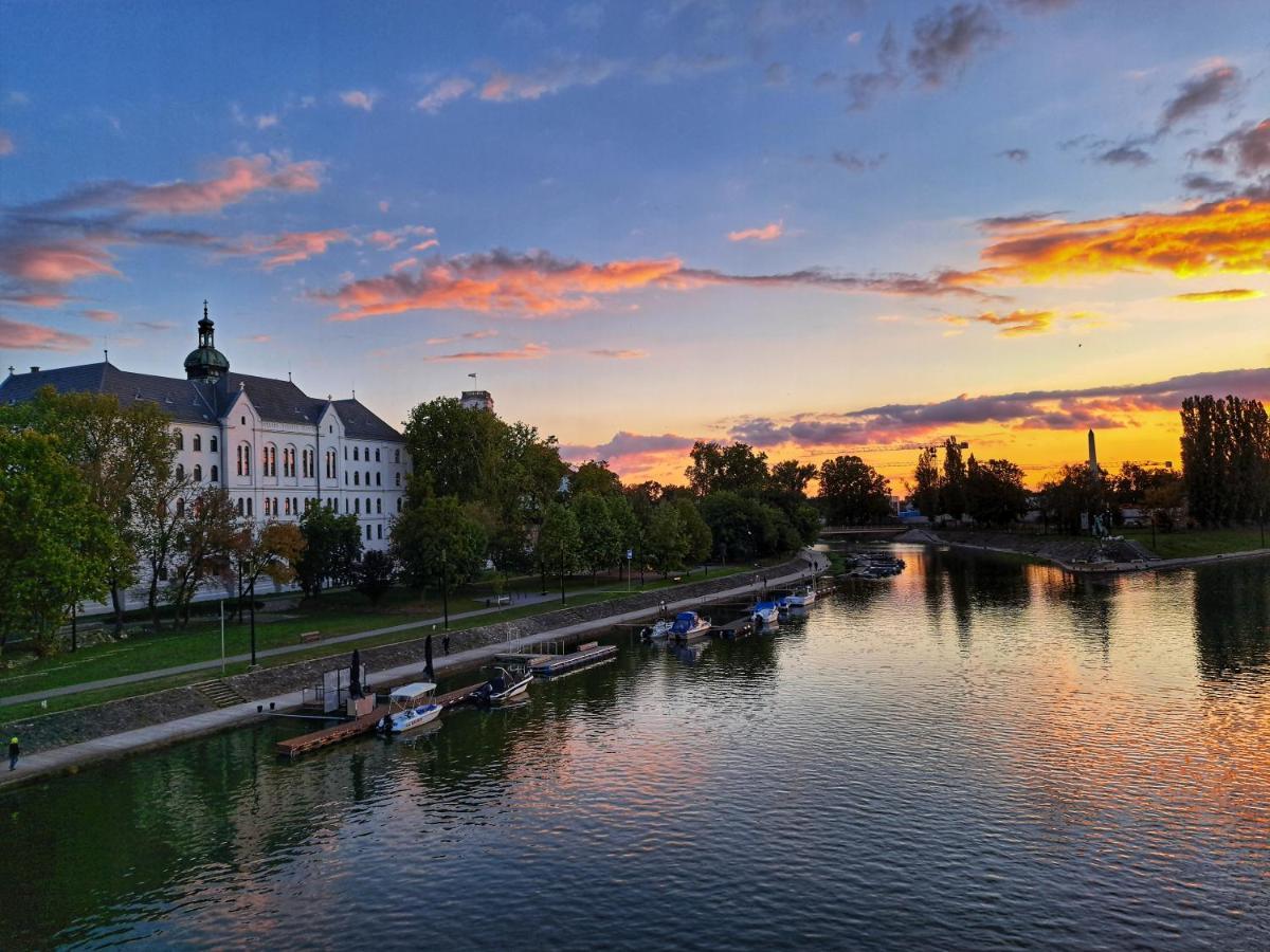Hotel Domus Collis Дьёр Экстерьер фото