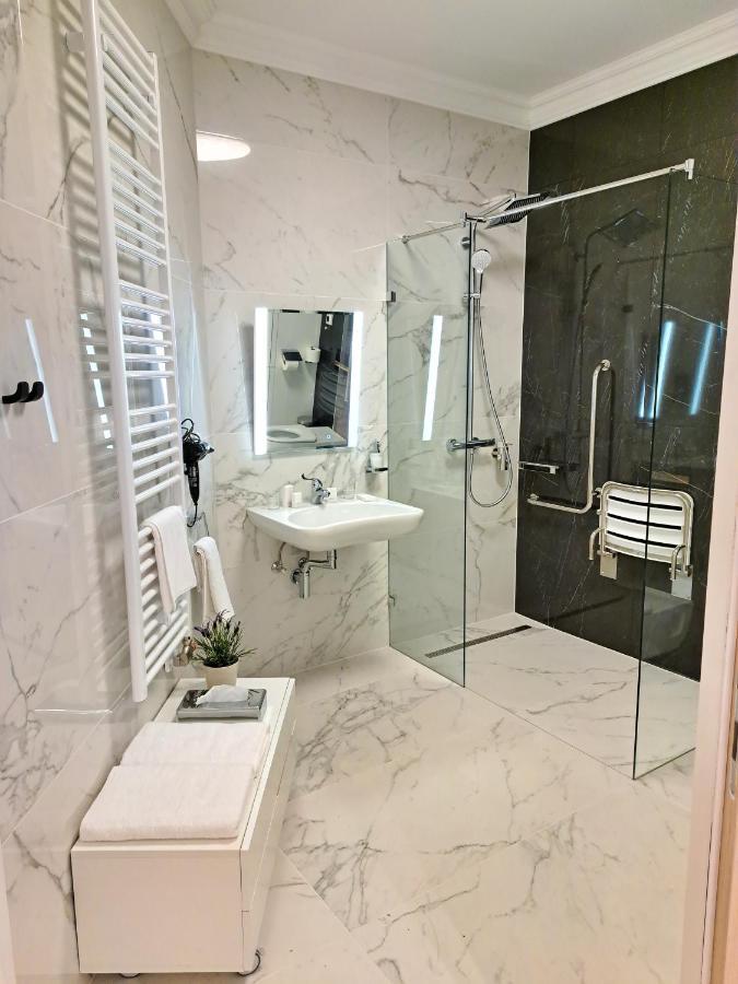 Hotel Domus Collis Дьёр Экстерьер фото