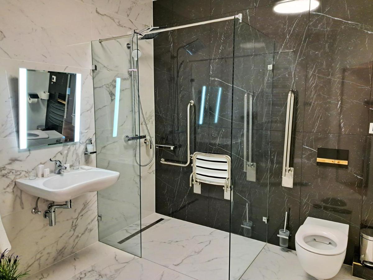 Hotel Domus Collis Дьёр Экстерьер фото